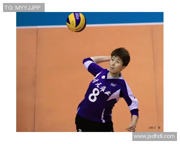 李静专访:探寻排球背后的成功秘诀与奋斗历程 李静专访:探寻排球背后的成功秘诀与奋斗历程