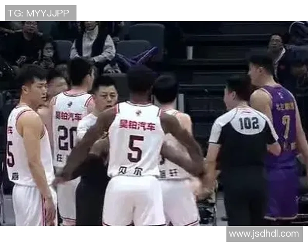 几内亚与突尼斯激战正酣比分揭晓引发球迷热议 几内亚与突尼斯激战正酣比分揭晓引发球迷热议