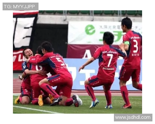 广岛三箭与墨尔本胜利的激烈对决展现足球魅力与团队精神的巅峰对抗