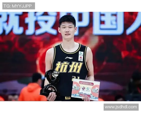 胡金秋:从青涩少年到篮球巨星的成长之路与奋斗故事 胡金秋:从青涩少年到篮球巨星的成长之路与奋斗故事