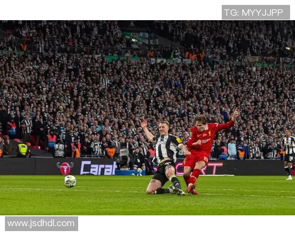 英格兰与俄罗斯足球比赛直播全程回顾及精彩瞬间分析