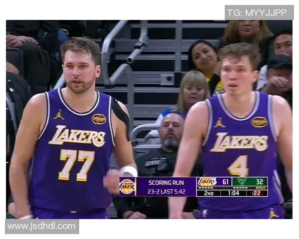 湖人对阵雄鹿精彩比赛中文回放全程回顾与分析 湖人对阵雄鹿精彩比赛中文回放全程回顾与分析