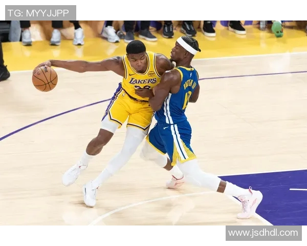 湖人队与勇士队精彩对决回放分析及赛后点评